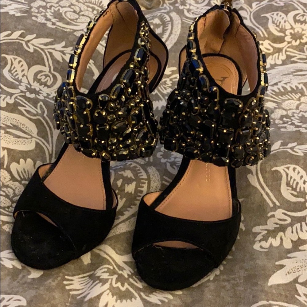 Vince Camuto, mint condition heals!!